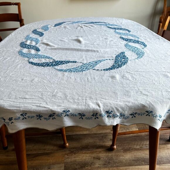 Vintage Hand Embroidered Linen Tablecloth Blue Floralβ Rectangle Cottagecore - Picture 5 of 9